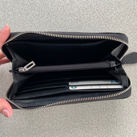 Guess Leather Wallet - Picture 3 of 3